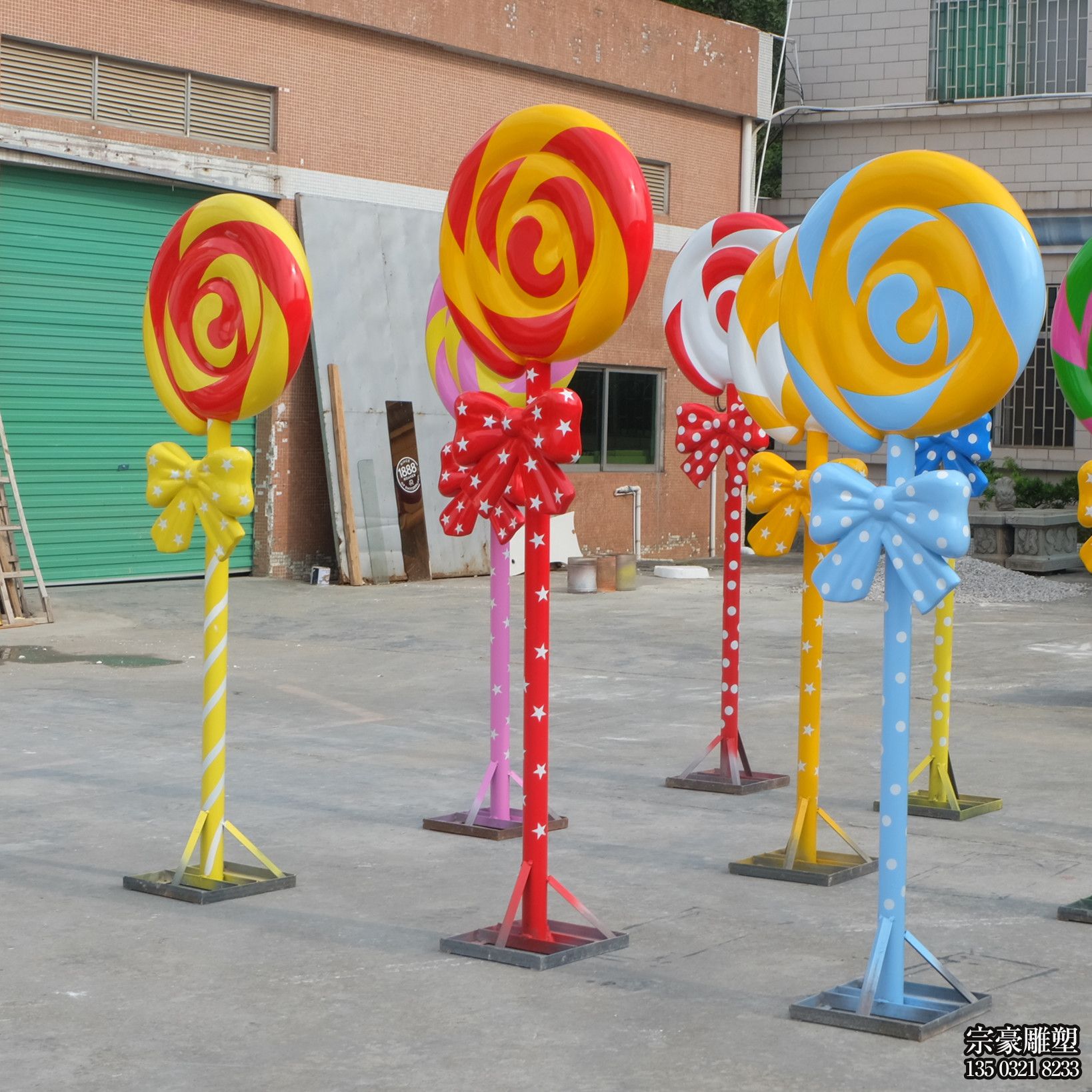 學(xué)院公園大型蝴蝶結(jié)彩色玻璃鋼棒棒糖雕塑 學(xué)院公園大型蝴蝶結(jié)彩色玻璃鋼棒棒糖雕塑