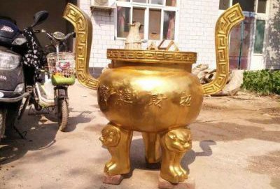 招財(cái)進(jìn)寶漆金純銅鼎，兩耳三足銅雕鼎