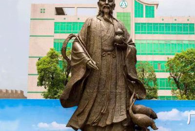 中國古代名醫葛洪銅雕像